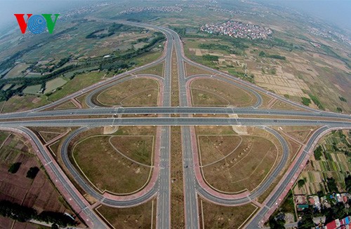 Overview of Nhat Tan Bridge and Hanoi’s most modern road - ảnh 13